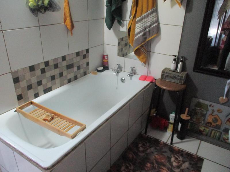5 Bedroom Property for Sale in Uitsig Free State
